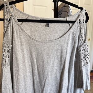 Ulla Popken soft gray cold shoulder tee. Crochet trim so cute! 32/34 NWOT